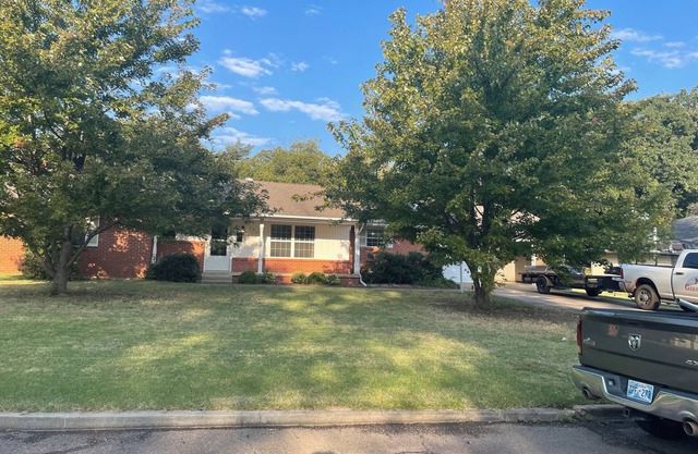 Sooner Nation’s Strawberry Hill!Close to OU,OBU,TinkerAFB,beautiful3 bed 2 bath