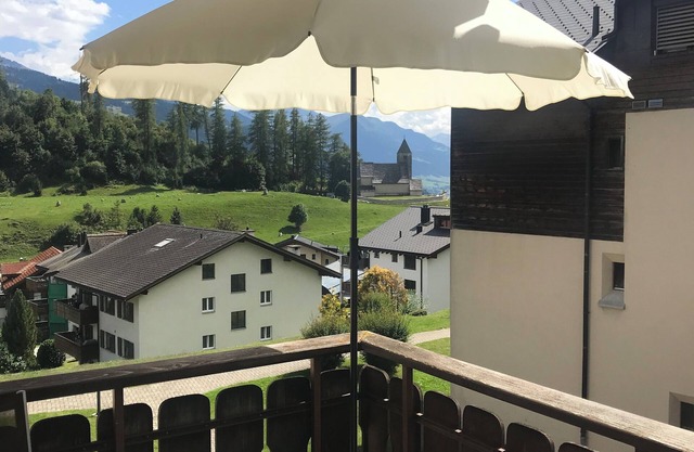 Soothing 2 1/2 room apartment in Falera with stunning mountain views.