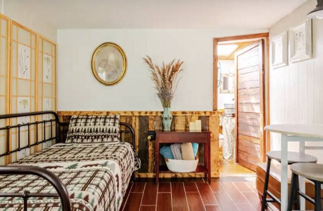 Soothing cabin with AC in charming Arcadia