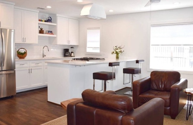 Soothing Modern APT in the Museum District w/Pool