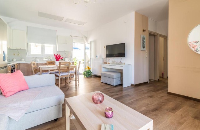 Sophia's Comfortable Home with a Private Backyard