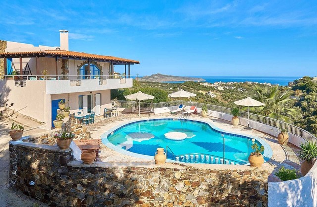Sophia Villa Stalos: spacious, quiet villa w/sea and mountain view