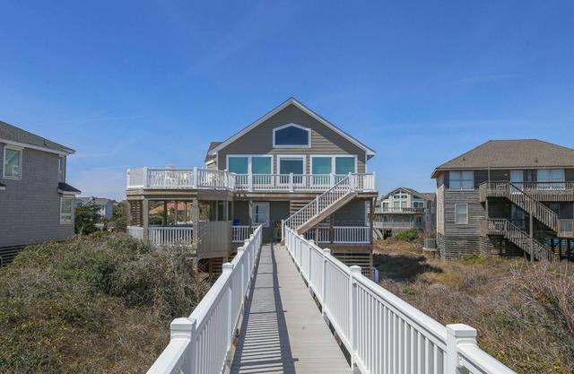 Beautiful OCEANFRONT home in DUCK! 5 bed, 4.1 bath