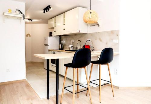 Sophie Studio - Top center, Cozy & Work-Friendly near AUBG, Free streaming platforms