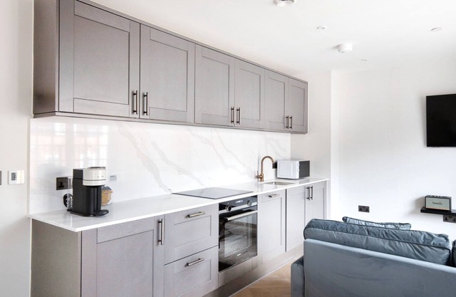 Sophisticated 2 Bedrooms by Spitafields
