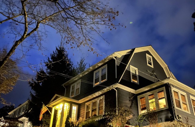 Sophisticated 3 BR Home in the Heart of Worcester : Urban Oasis w/ Hot Tub