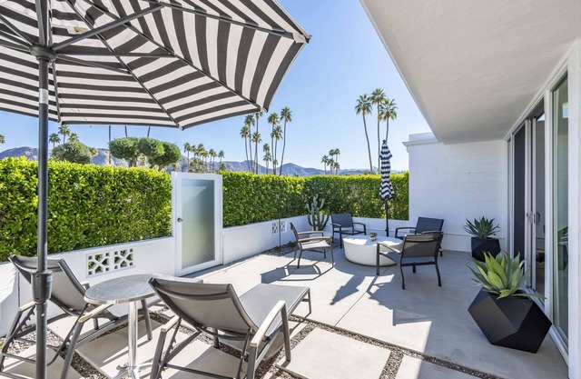 Sophisticated Canyon Estates Condominium- 30 Day Minimum