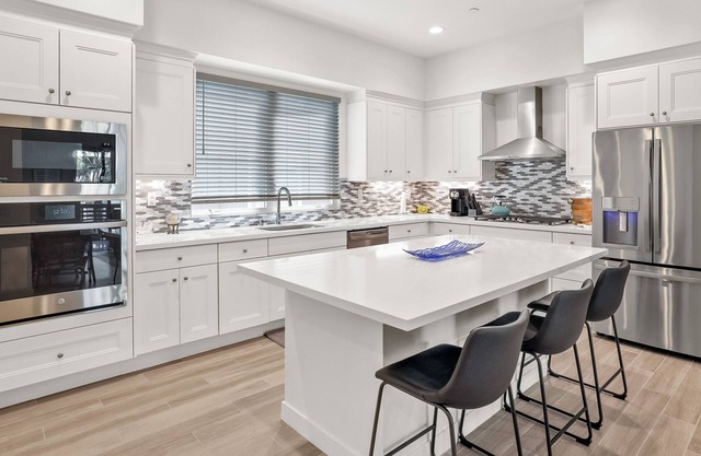 Sophisticated New Townhome - Walk to Doheny Beach & Dana Point Harbor