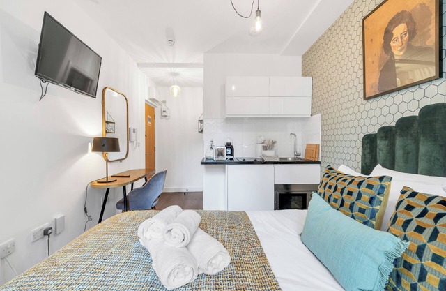 Sophisticated Studio Space in Prime Spot!