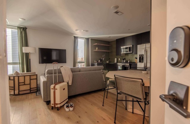 Sosuite | 2BR Apt w W/D, Split Level