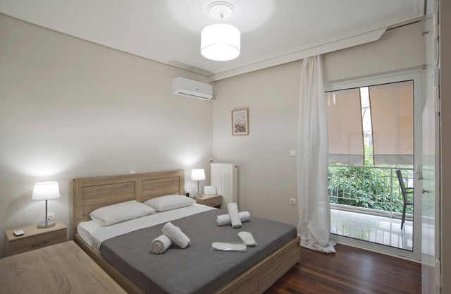Soters Apt Stylish, renovated, 2BR, fully Equipped