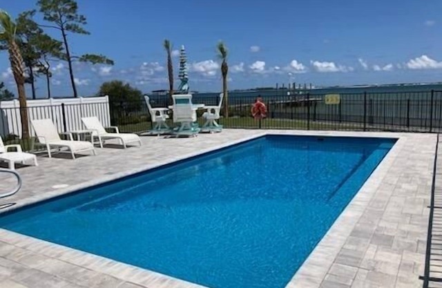 Sound-front beauty minutes from beach & pier with private washer/dryer & patio
