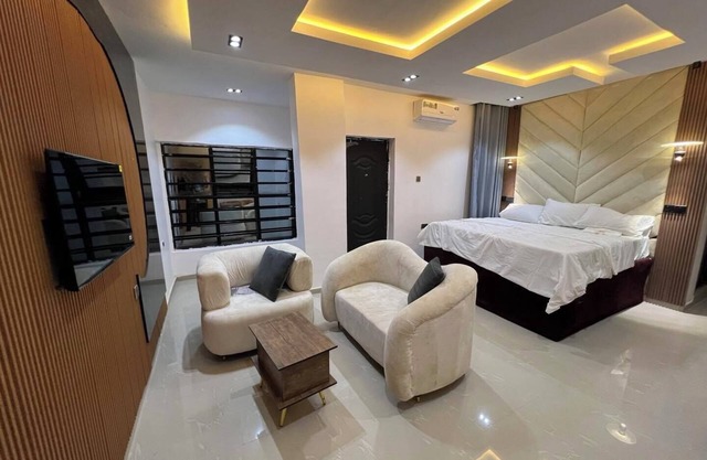 Sound View Lounge and Apartments