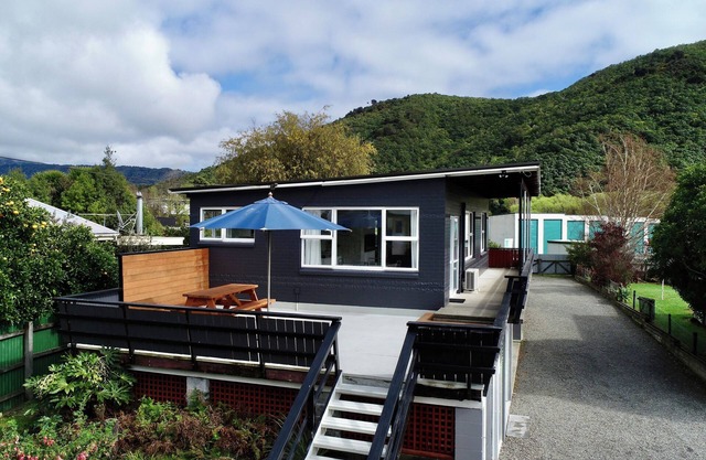 Sounds Good - Waikawa Holiday Home and Berth