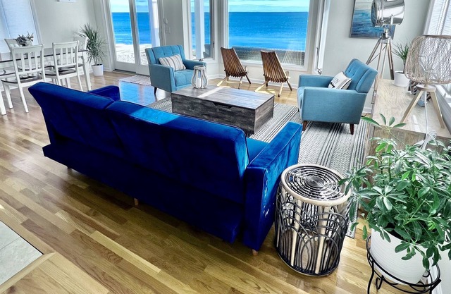 SOUNDSCAPE BEACHFRONT HOUSE- OCEANFRONT I BEACH I SAND