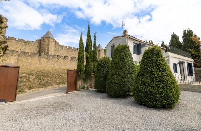 Sous les remparts la maison Pimprenelle