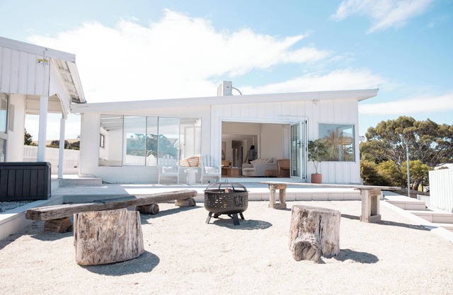 South Arm Beach House- Beach Front With Fire pit - Perfect For Star Gazing