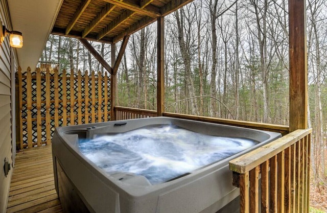 South Asheville Townhome W/ Hot Tub 16A