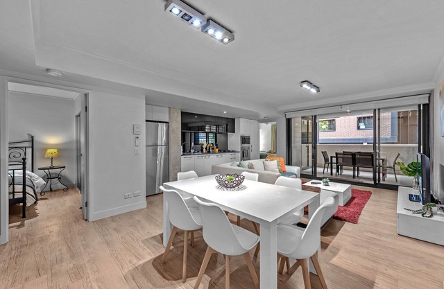 South Bank Central! ~ 2Bed, 2Bath, 1Car, 2Balcony