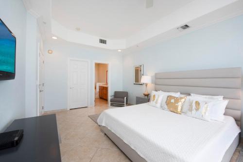 South Bay Beach Club #37 Penthouse - 3 Bedroom 3 Bathroom Unit