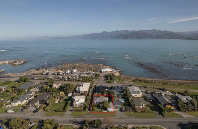 South Bay | Classic Kiwi Bach | Close to Beach