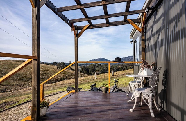 South Coast Stunner with relaxing private Acres, Brogo!