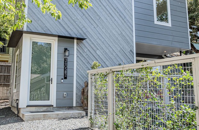 South Congress Casita | Artistic as the city of Austin
