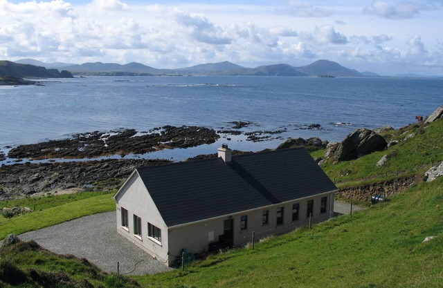 South facing, 3-bed house in tranquil Malin Head with stunning sea views. WiFi