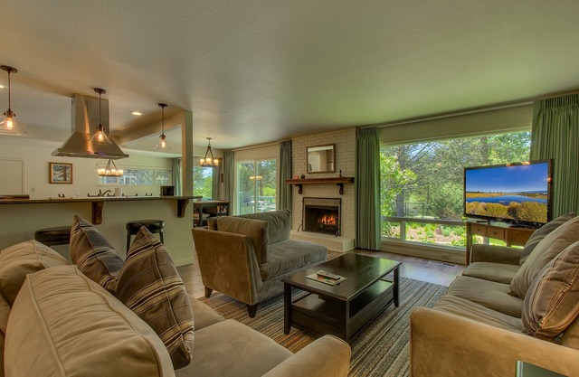 South Lake Tahoe Casa - Cubierta y Vista, Grill, a pie de playa, 1 mi. Celestial