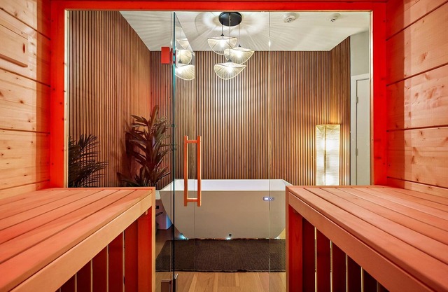 South Lamar Stay | Pickleball, Sauna & Cold Plunge