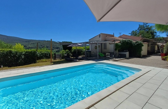 En el sur - Villa - piscina tranquila / a pocos kilómetros de las playas