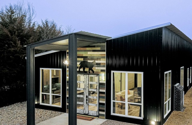 South of Norman, Cougar Cabin with Air Hockey, Fireplace