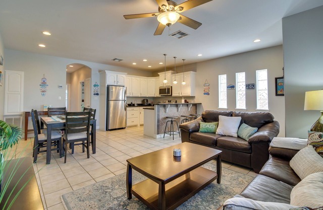 South Padre Island Condo w/ Shared Outdoor Pool!