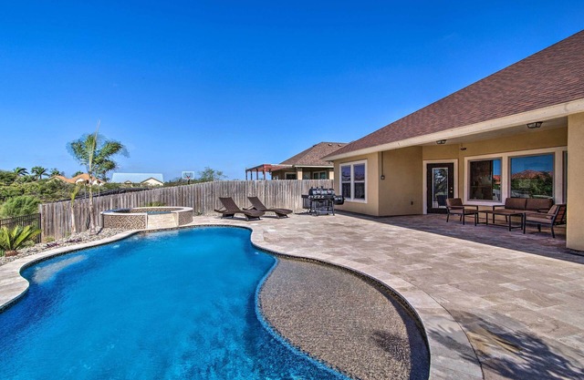 ¡NUEVO! South Padre Home w / Piscina de agua salada cerca del golf!