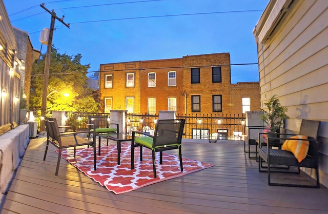 South Philly, Roof Deck, Pool Table, Sleeps up to 7