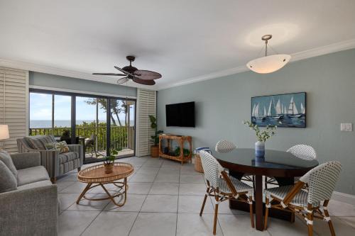 South Seas Beach Villa 2011 - Stunning Beachfront Residence in South Seas