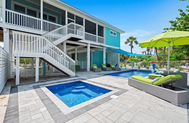 Oasis: Pool, Hot Tub, Golf Cart & Stunning Views