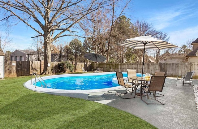 South Tulsa Splash W/Pool & Hot Tub