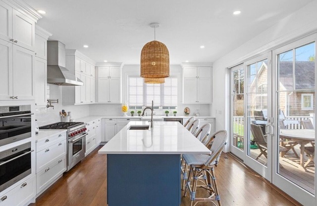 Southampton Village Luxury with Pool House Spa - Guest Cottage. Walk to Town!