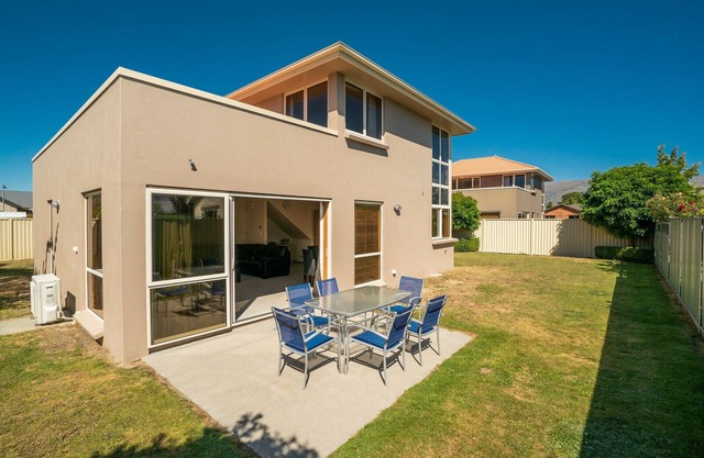 Southern Belle - Cromwell Holiday Home