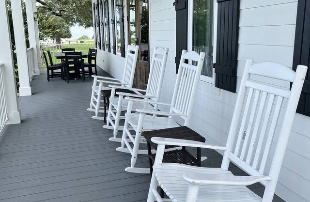 Southern Charm- Beach Town Paradise