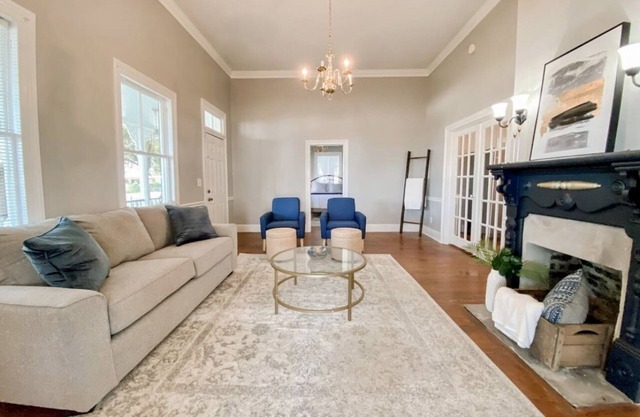 Southern Charm | Sleeps 4!