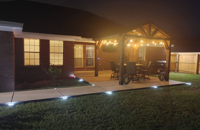Southern Charm w/ Fireplace- 3BR/2BA Home Near Mobile