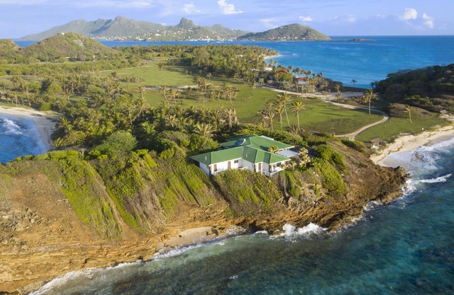 Southern Cross 2-bedroom private villa with pool