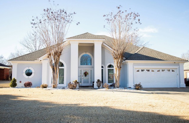 Lujo del sur: Eastchase District 3bd / 2bth