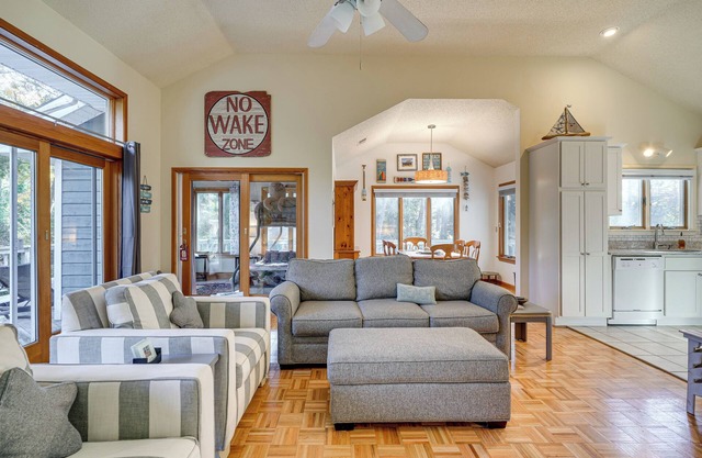 Southern Shores Family Retreat Mins to Beach!