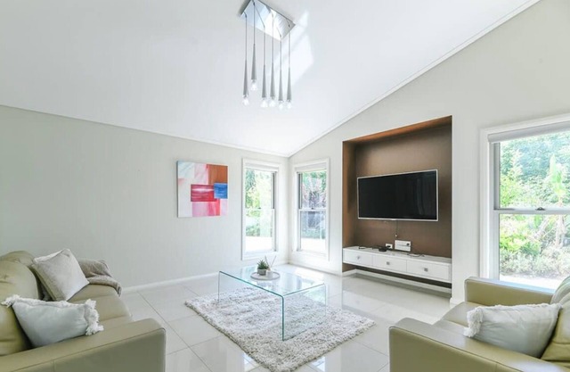 Southlakes Haven - Lake Views, Pets Allowed
