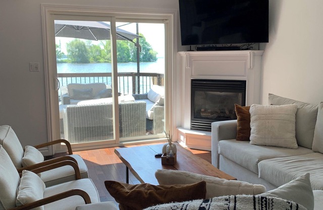 Southside Lakehouse on Simcoe