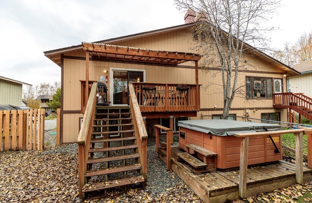Southside Serenity: Your Alaskan Hideaway with a Hot Tub!