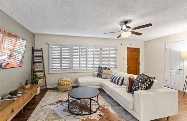 Southwestern Modern 4 Bedroom Home